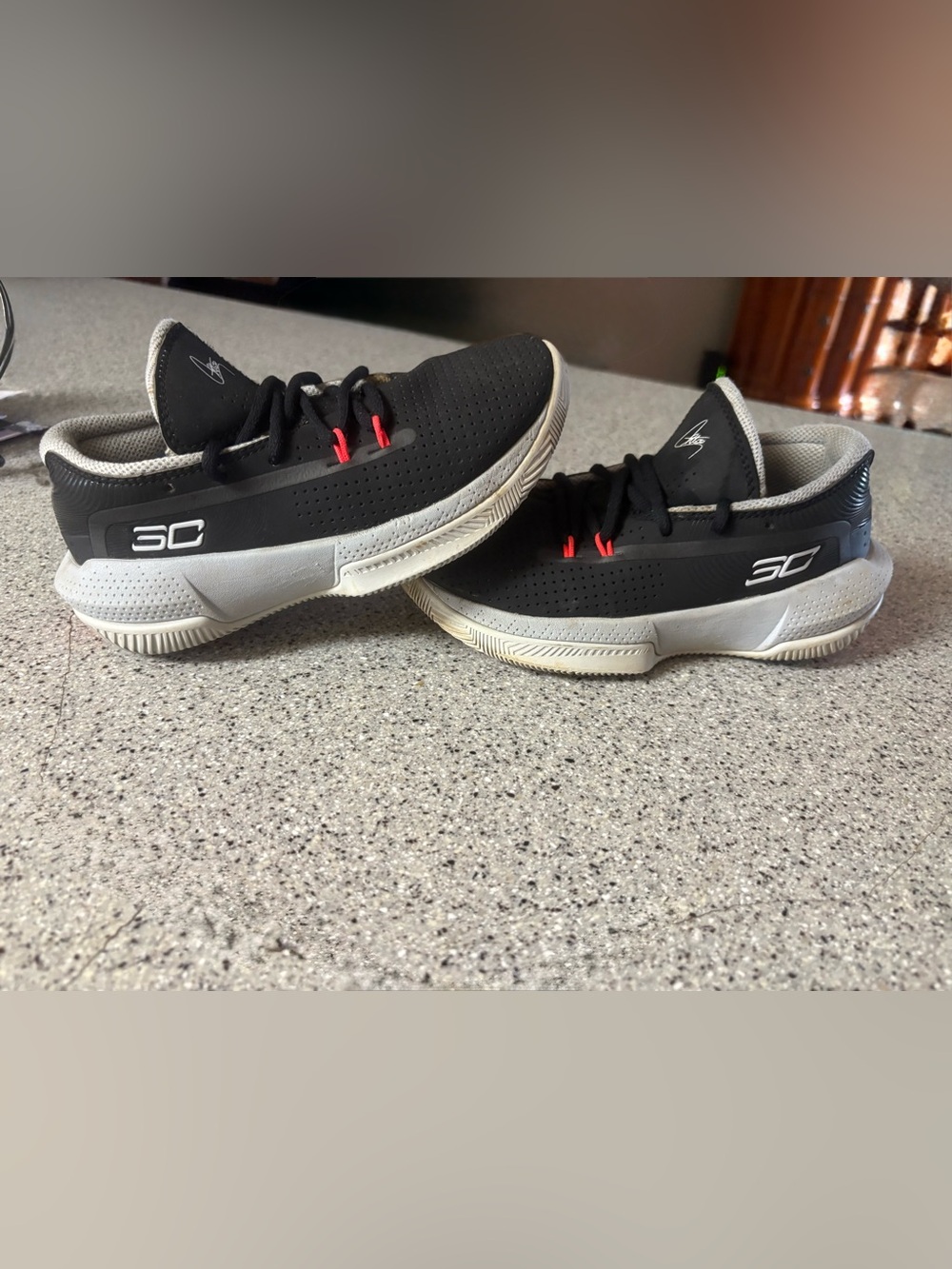 Under Armour Curry 3Zer0  Basketball Low Top Cushioned Lace-Up; Boys Size 2